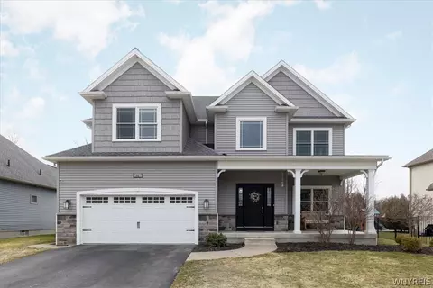 91 Avalon Meadows Dr, East Amherst, NY 14051