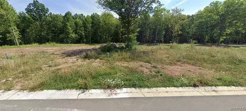 588 Oak Run Dr, Lewiston, NY 14092