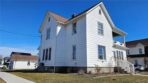 49 State St, Royalton, NY 14105