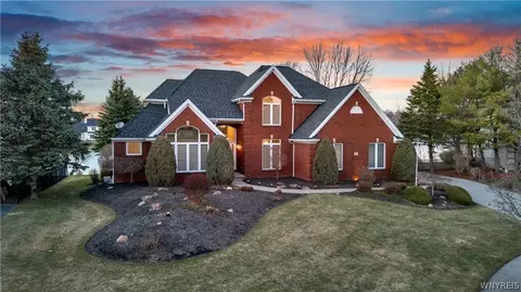 52 Brynstone Ct, Amherst, NY 14228