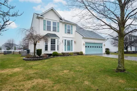 7243 Wilrose Ct, Wheatfield, NY 14120