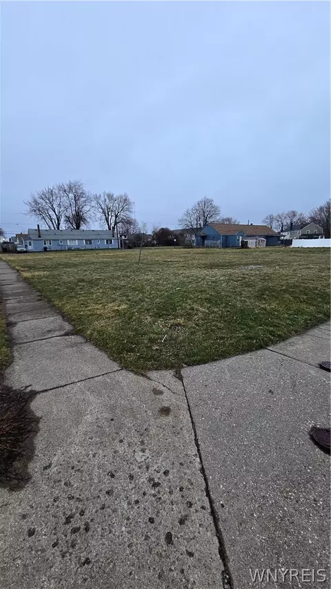 205 Sheridan Parkside Dr, Tonawanda, NY 14150