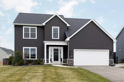 5489 Cooper Rdg, Hamburg, NY 14075