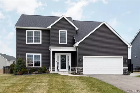 5489 Cooper Rdg, Hamburg, NY 14075