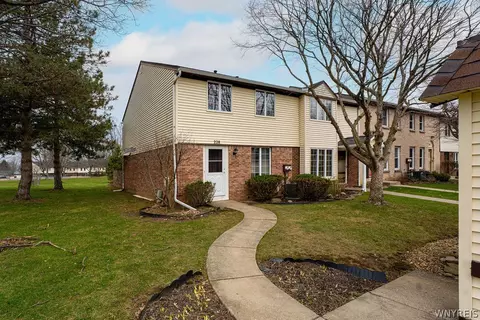 228 Stepping Stone Ln, Orchard Park, NY 14127