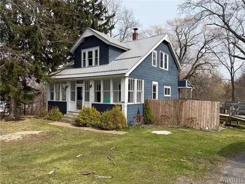 12182 Old Main Rd, Hanover, NY 14136