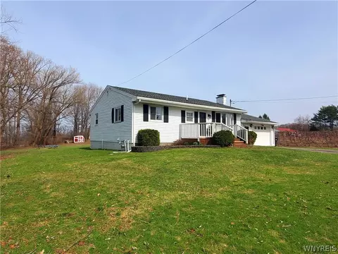 1306 Stebbins Rd, Hanover, NY 14136