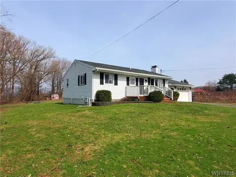 1306 Stebbins Rd, Hanover, NY 14136
