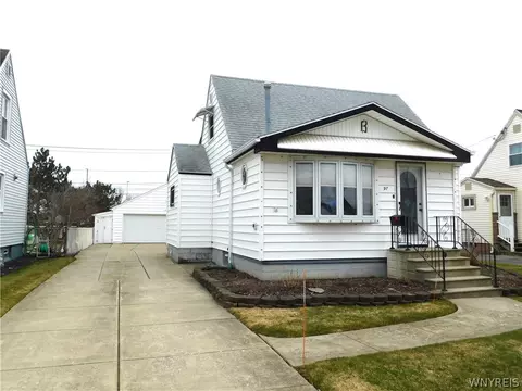 97 Southern Pkwy, Cheektowaga, NY 14225