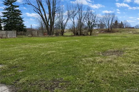 811 Eagle St #S, Buffalo, NY 14210 photo 2