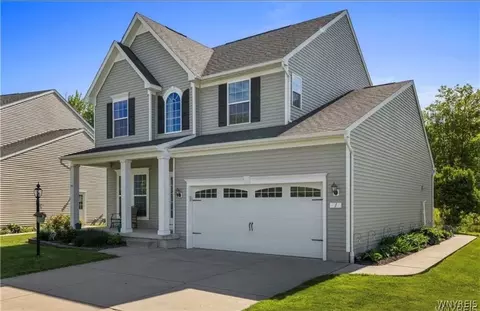 1 Skylark Ln, Wheatfield, NY 14304