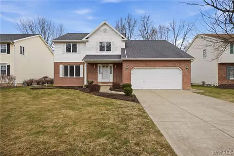 84 S Castlerock Ln, East Amherst, NY 14051