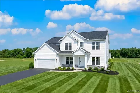 6 Fieldstream Ln, Lancaster, NY 14086