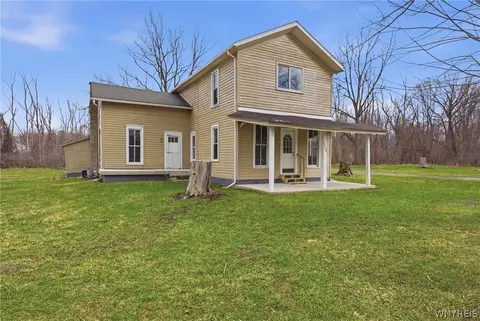 6043 Old Niagara Rd, Lockport, NY 14094