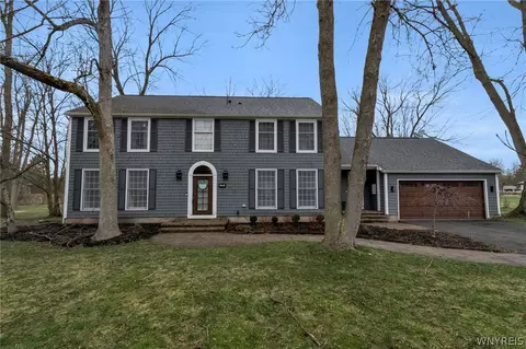 70 Wynngate Ln, Amherst, NY 14221