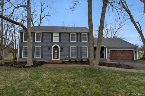 70 Wynngate Ln, Amherst, NY 14221