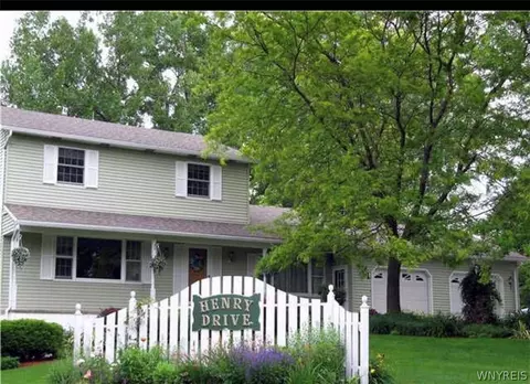 1 Henry Dr, Auburn, NY 13021