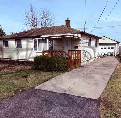 16 Oakwood Ter, North Tonawanda, NY 14120