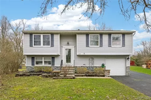 350 Greengage Cir, East Amherst, NY 14051