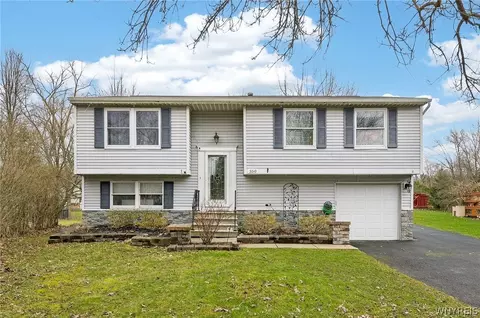 350 Greengage Cir, East Amherst, NY 14051