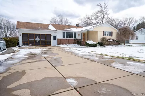 7337 Bear Ridge Rd, Pendleton, NY 14120
