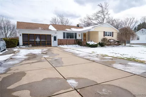7337 Bear Ridge Rd, Pendleton, NY 14120