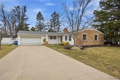 28 Fox Chapel Rd, Amherst, NY 14221