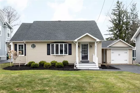 47 Harvard Pl, Orchard Park, NY 14127