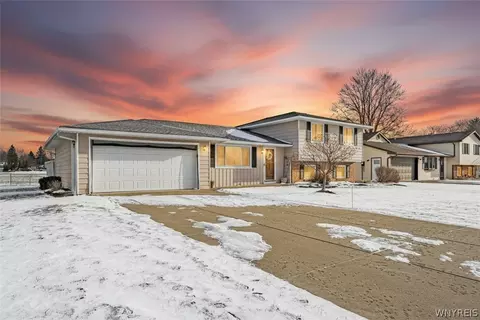 6399 Buell Dr, Lockport, NY 14094