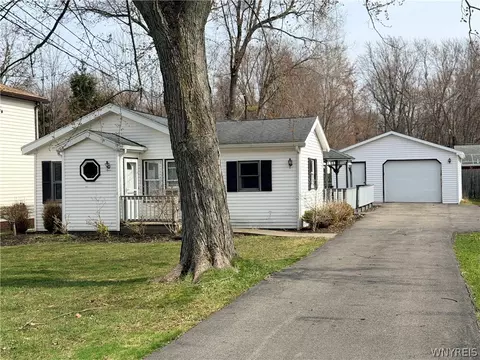 5893 Lakeview Ter, Lake View, NY 14085