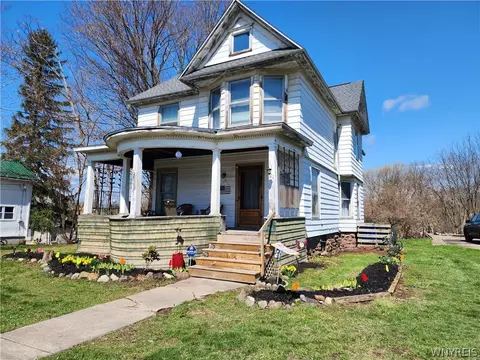 21 Maple Ave, Yates, NY 14098