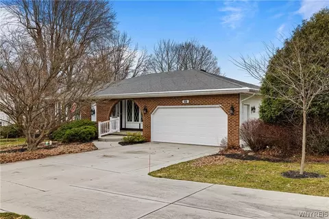 500 Elma Meadow Ln, Elma, NY 14059