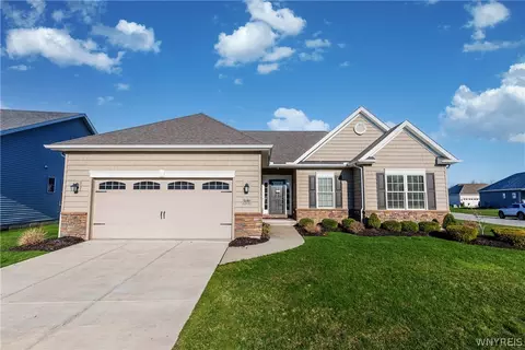 5690 Waterford Ln, Clarence Center, NY 14032