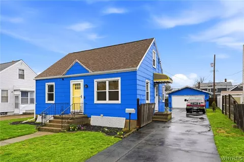 9 Clarence Harder Dr, Tonawanda, NY 14150