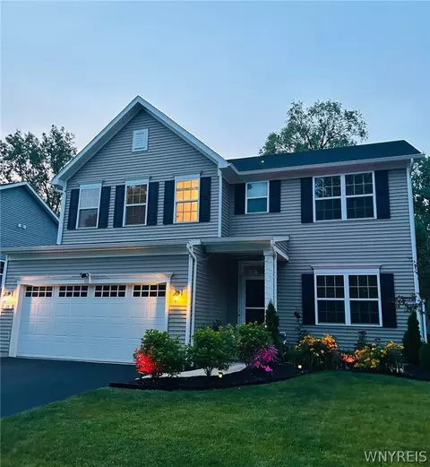 38 Sierra Dr, Amherst, NY 14228