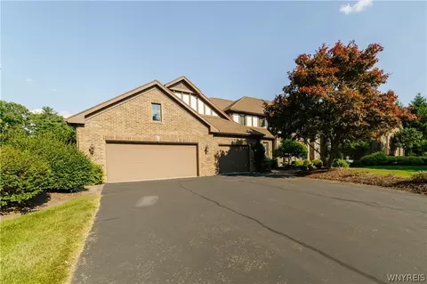 7 Beauclaire Ln, Perinton, NY 14450