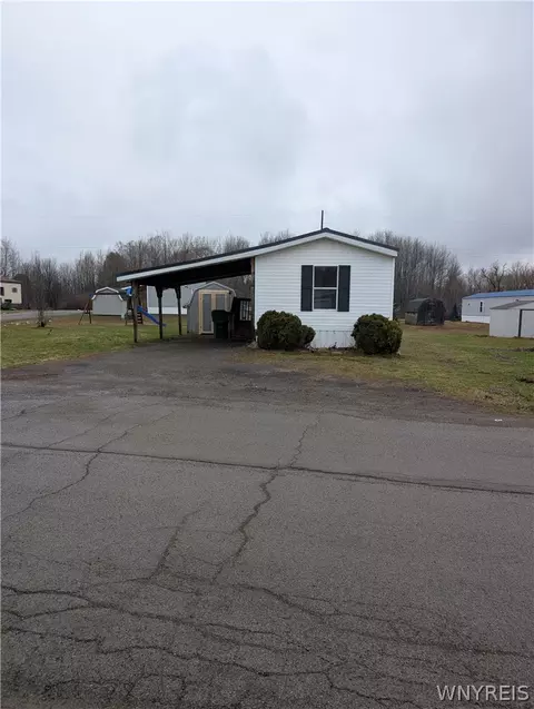 95 Pioneer Ln, Delevan, NY 14042