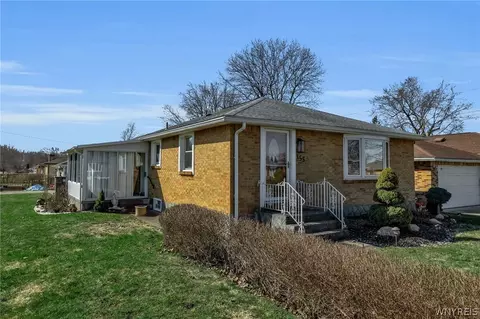 155 Angelacrest Ln, West Seneca, NY 14224