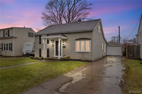 5032 Morgan Pkwy, Hamburg, NY 14075