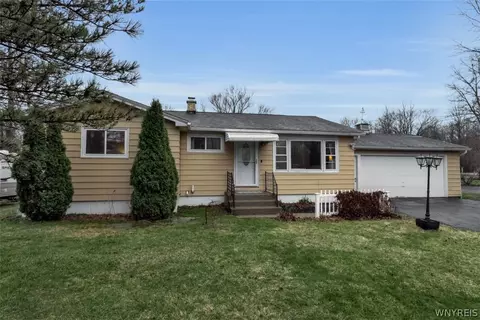 2932 Krueger Rd, Wheatfield, NY 14120