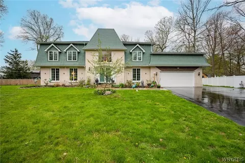 23 Fennec Ln, East Amherst, NY 14051