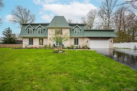 23 Fennec Ln, East Amherst, NY 14051