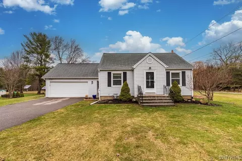24 Greenmeadow Dr, Orchard Park, NY 14127