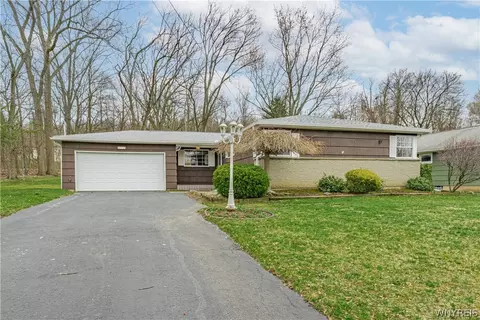 972 Hillside Dr, Lewiston, NY 14092