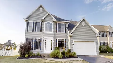 10 Muirfield Ln, Lancaster, NY 14086