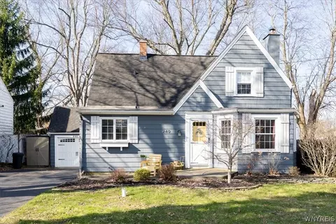 240 N Union Rd, Amherst, NY 14221