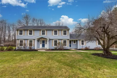 25 Coventry Ln, Orchard Park, NY 14127