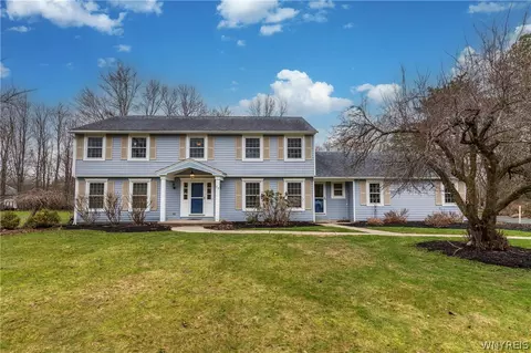 25 Coventry Ln, Orchard Park, NY 14127