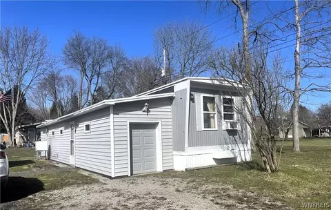 7207 Hunters Creek Rd #4, Holland, NY 14080