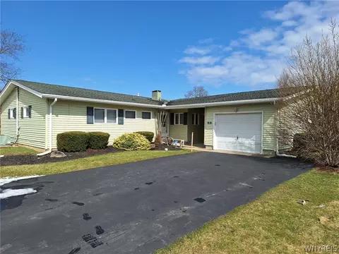 54 Steele Cir, Niagara, NY 14304